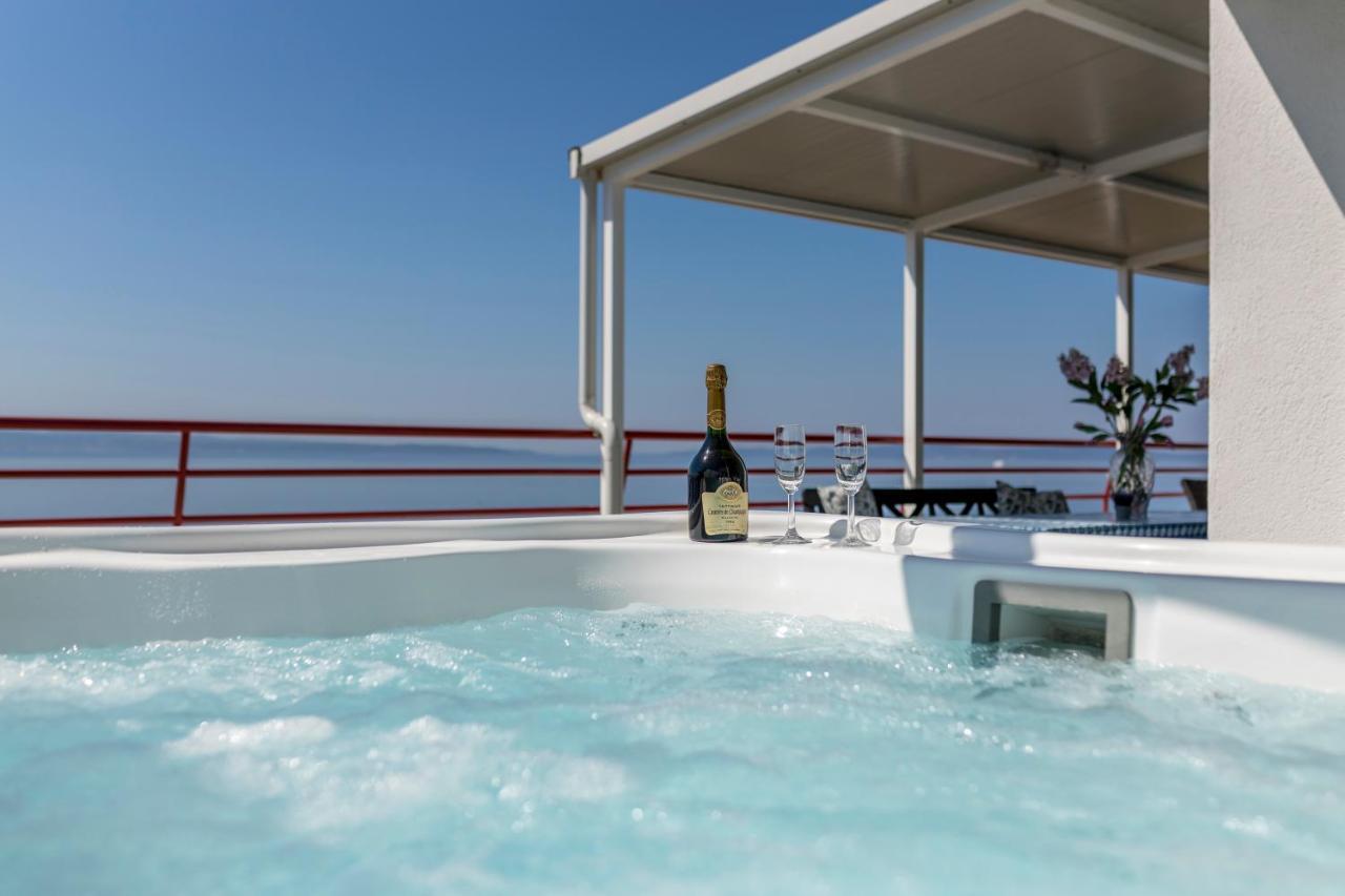 Seaside Penthouse With Hot Tub Sky Living Apartment Split Bagian luar foto