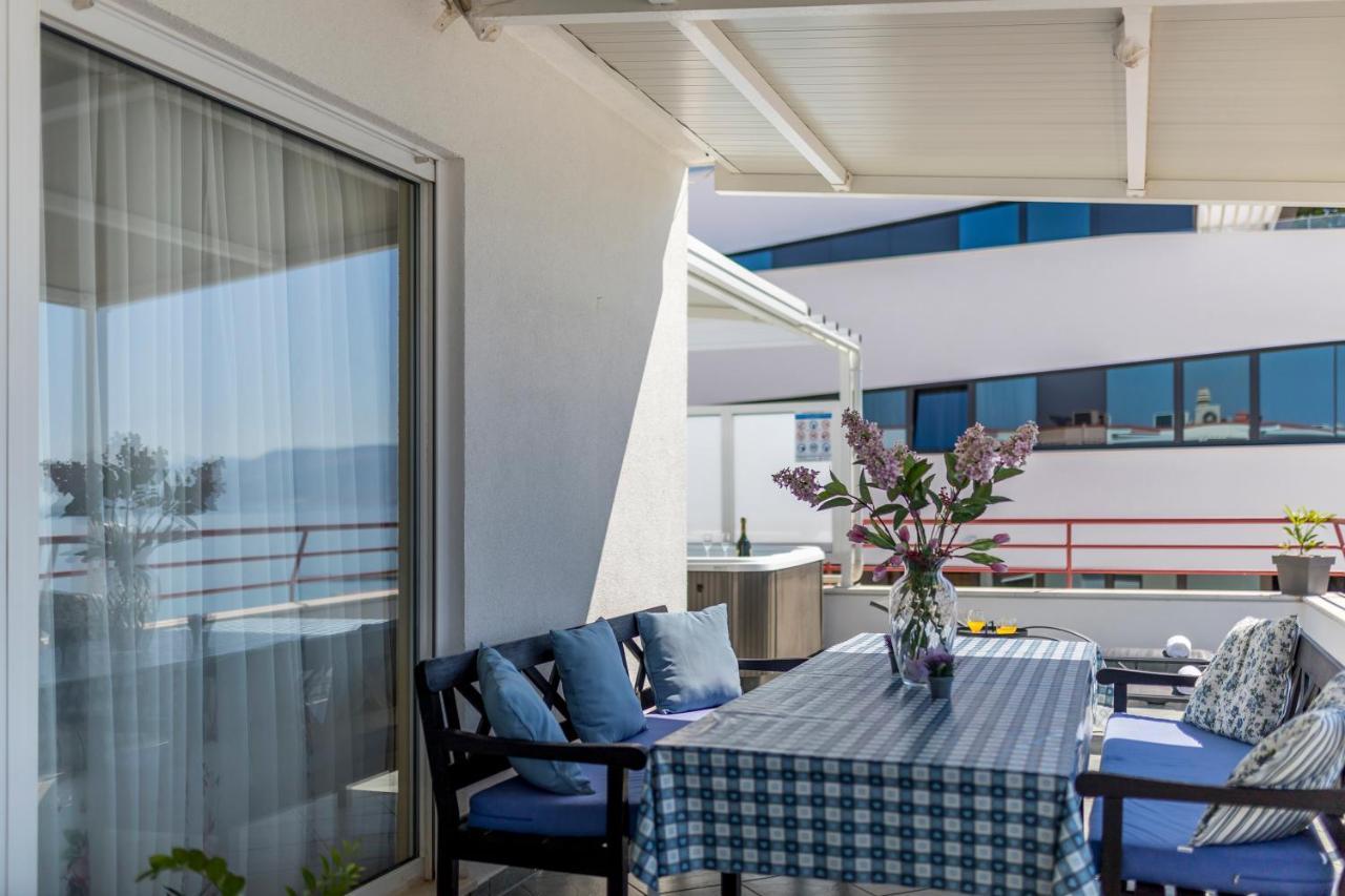 Seaside Penthouse With Hot Tub Sky Living Apartment Split Bagian luar foto