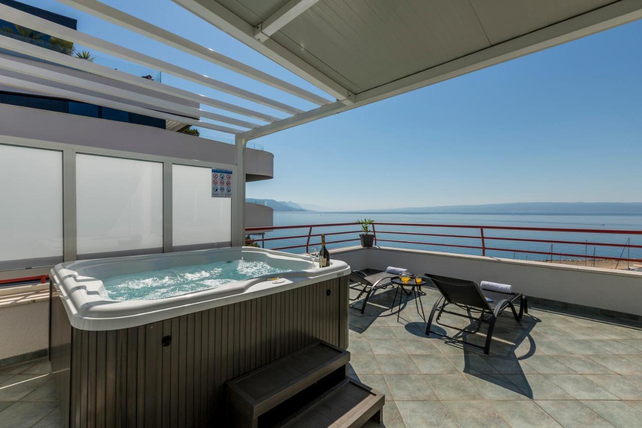 Seaside Penthouse With Hot Tub Sky Living Apartment Split Bagian luar foto