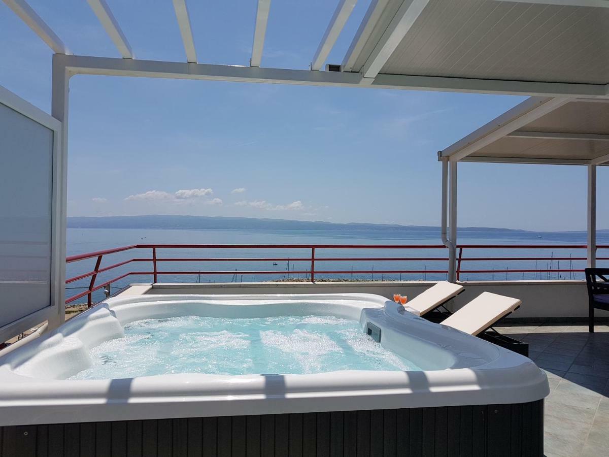 Seaside Penthouse With Hot Tub Sky Living Apartment Split Bagian luar foto