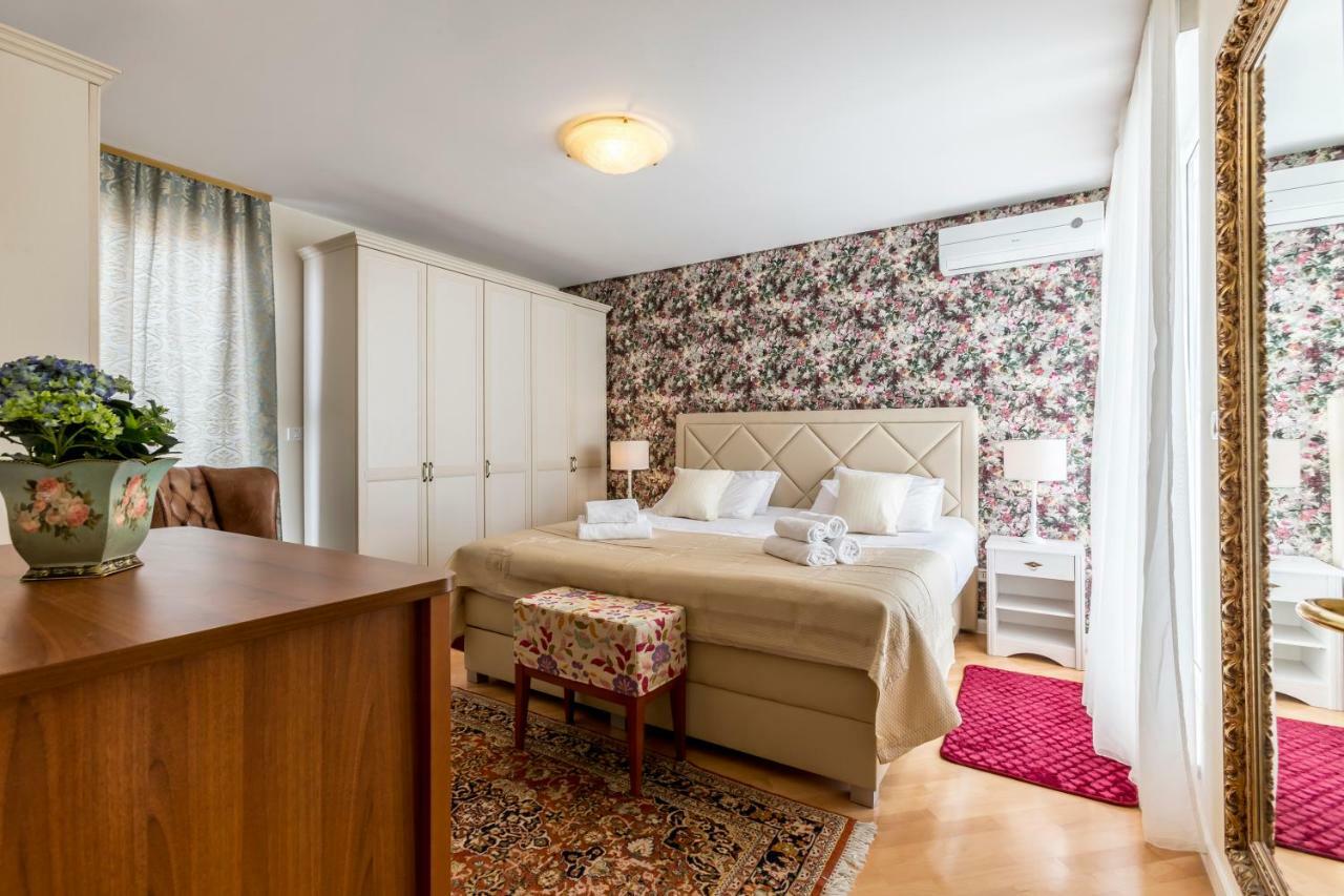 Seaside Penthouse With Hot Tub Sky Living Apartment Split Bagian luar foto