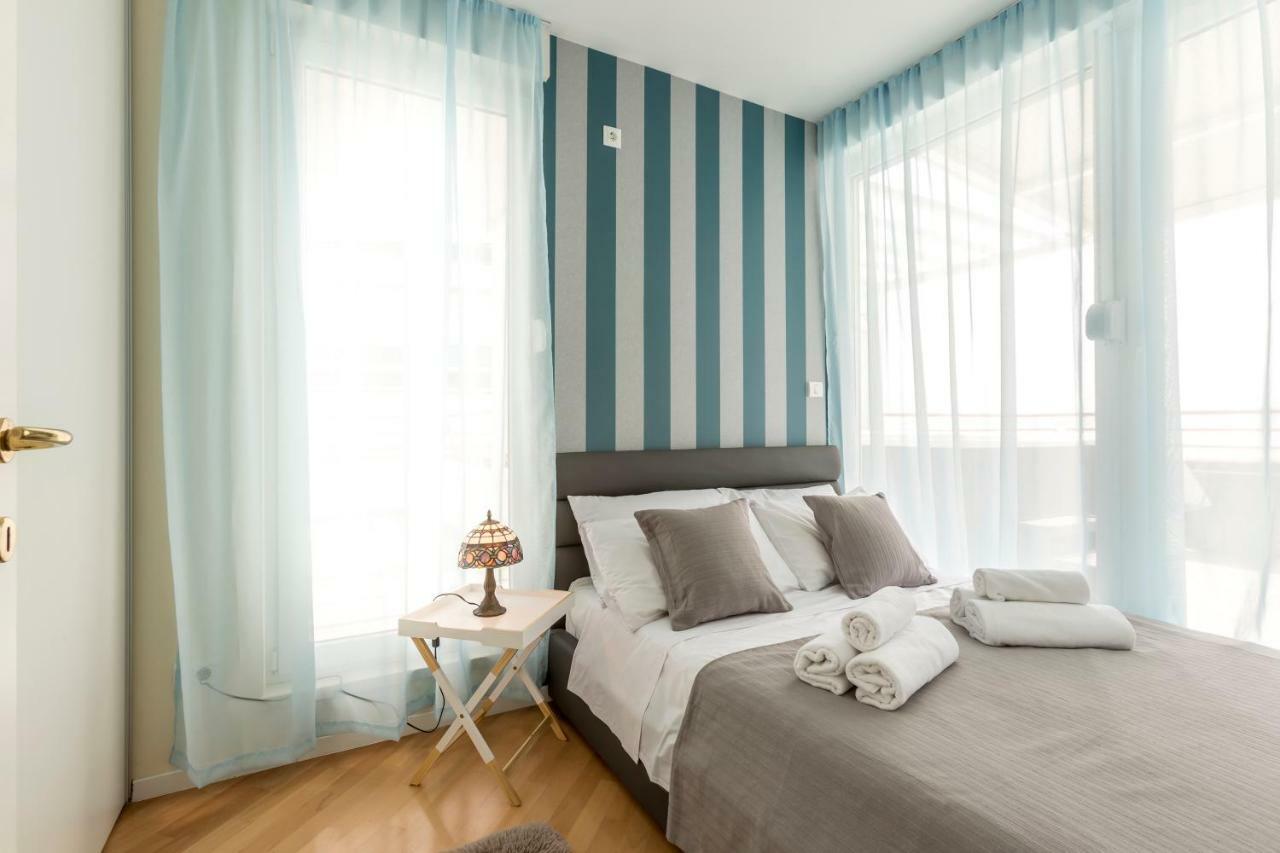 Seaside Penthouse With Hot Tub Sky Living Apartment Split Bagian luar foto